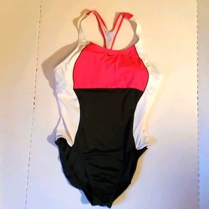 Nike Woman's 1pc Bathing Suit EUC